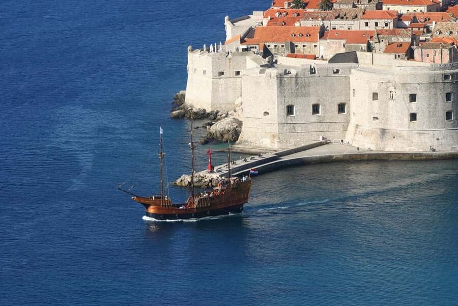 From Split: Dubrovnik Day Trip incl. Stop in Ston - Pelješac Peninsula break: vineyards, olives, and a wine stop
