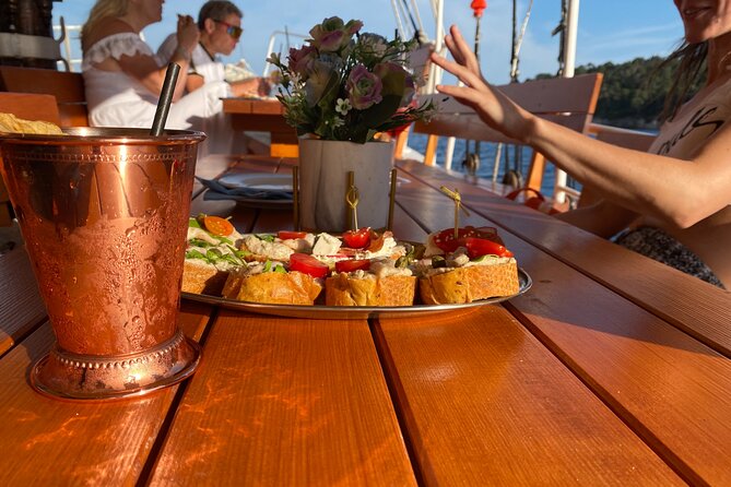 Gastro Cruise | Cruise around Dubrovnik Old Town with Lunch - Dubrovnik in two hours, without the lunch hunt