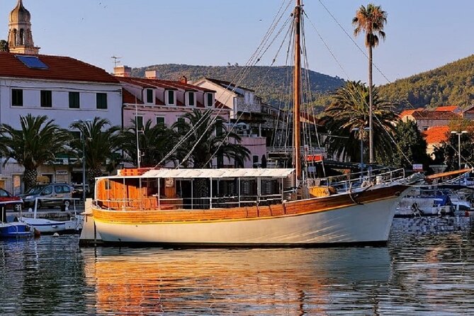 Gastro Cruise | Cruise around Dubrovnik Old Town with Lunch - Getting on the boat: Old Town Port setup and what to expect