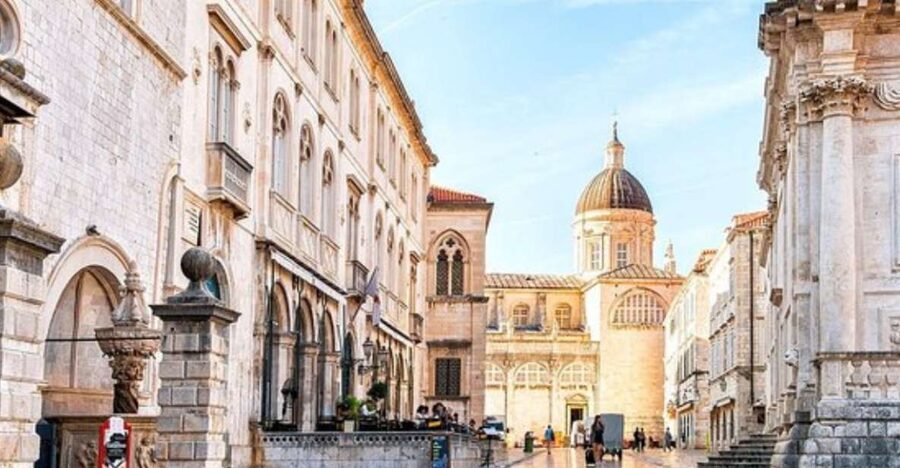 Group tour: Dubrovnik Walking Tour (1h duration, 9:30am, 6pm - How the Local Guide Changes Your Whole View