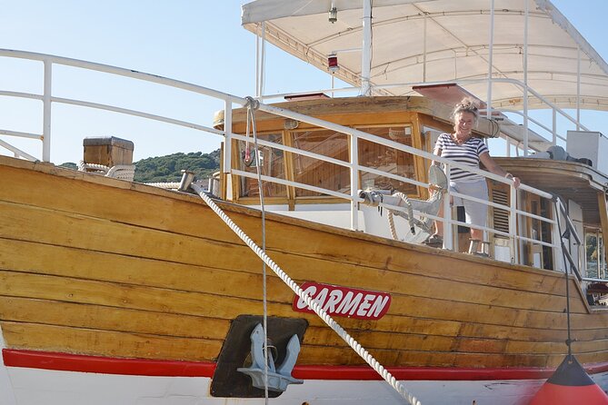 Island Hopping & City Walls Cruise with Food and Open Bar - Boat comfort, motion sickness, and real expectations