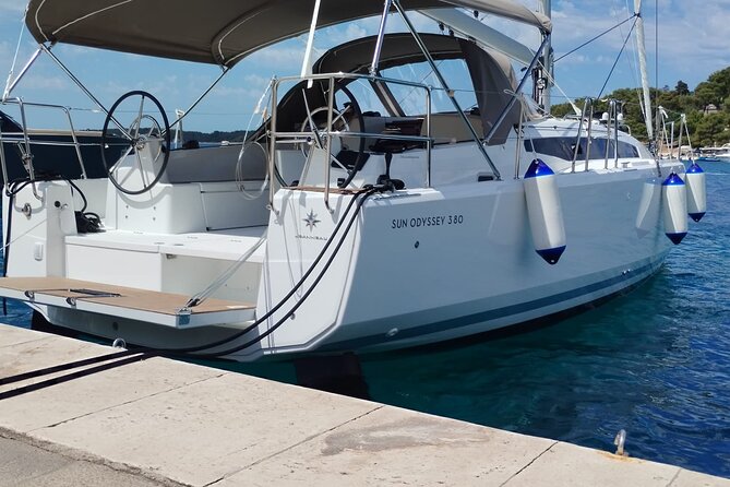 Islands Tour on Luxurious Jeanneau Sun Odyssey - Group size, pace, and who this tour is best for