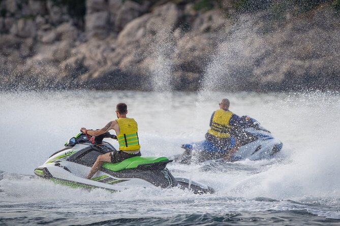 Jet Ski Rent 1h - Meeting at Masarykov put 12: Simple Start, Easy Return