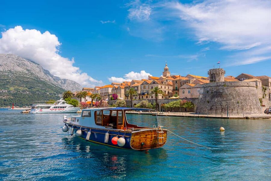 Korčula: Sail Away - tour with traditional craftmanship boat - Gubavac Beach: the meal stop that turns snacks into something more