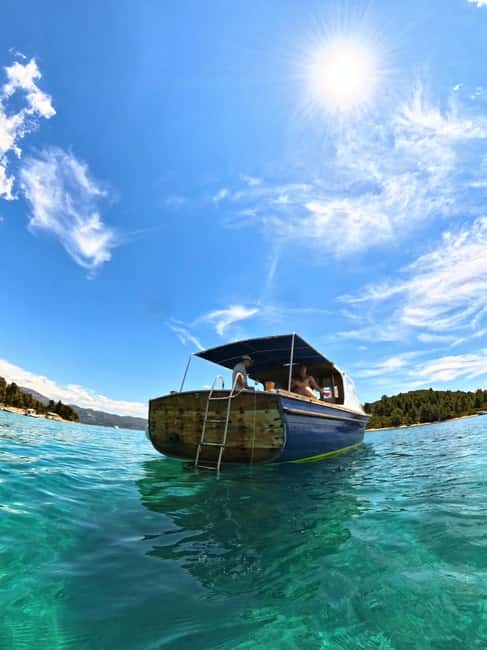Korčula: Sail Away - tour with traditional craftmanship boat - Badija Island: sightseeing plus a second wave of swim time
