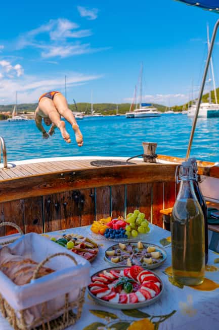 Korčula: Sail Away - tour with traditional craftmanship boat - Price and value: is $106 fair for 4 hours on the water?