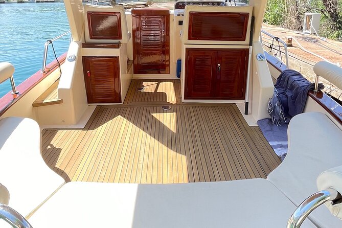 Luxury Private Boat Tour to Elaphiti Islands - Lunch Off the Boat: What You Can Expect and How to Make It Work