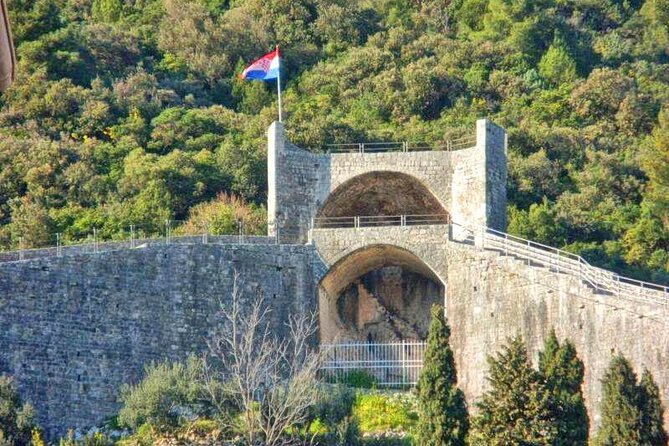 Pelješac Wine, Beach and Lunch - Relaxing Tour from Dubrovnik - Matuško Winery and Dingač: why people chase this red