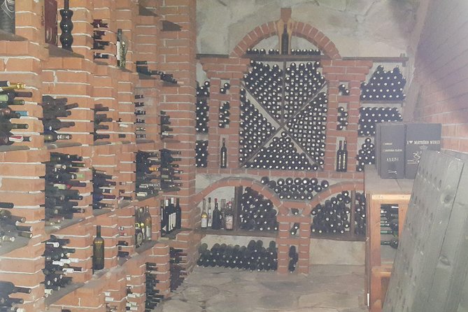 Pelješac Wine, Beach and Lunch - Relaxing Tour from Dubrovnik - Villa Wind lunch: oysters, Buzara mussels, grilled fish or meat, and wine