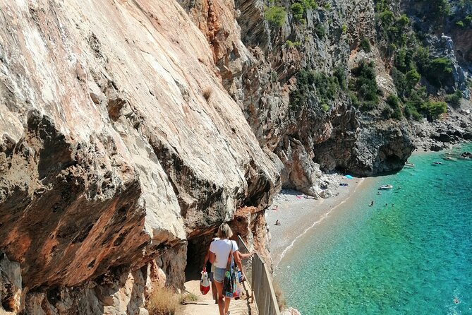 Picnic on Croatian Secret Beach - Park, pause, then the descent: what the 500 m rock-cut route really means