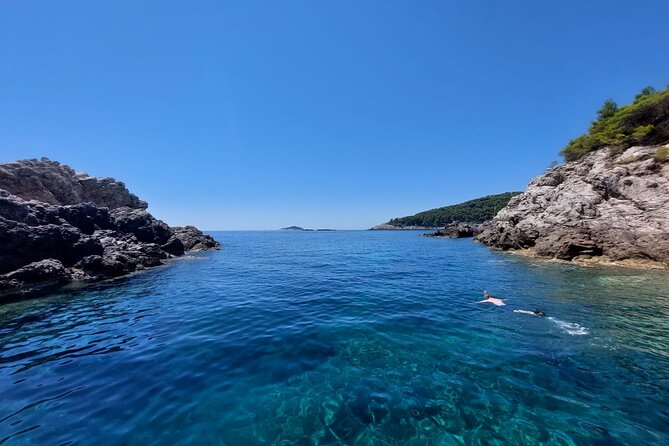 Private boat tour- explore the islands, find hidden caves and try snorkelling - What’s included on board: drinks, comfort, and small extras