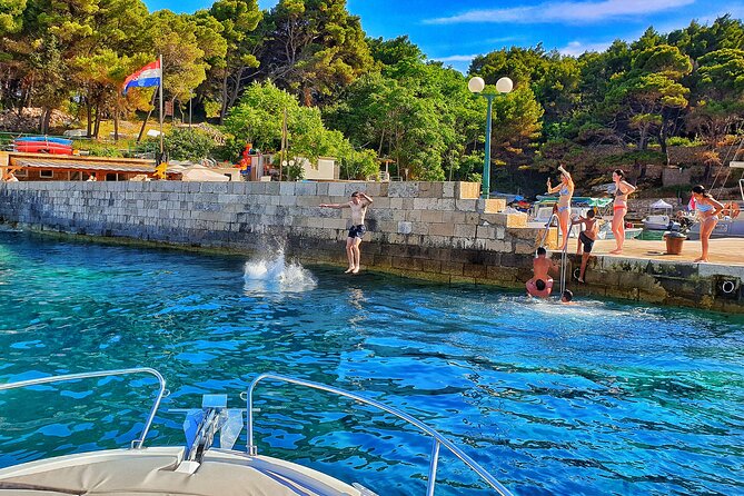 Private Half day Elafiti islands and Blue cave tour - The boat and the included extras that make this feel easy