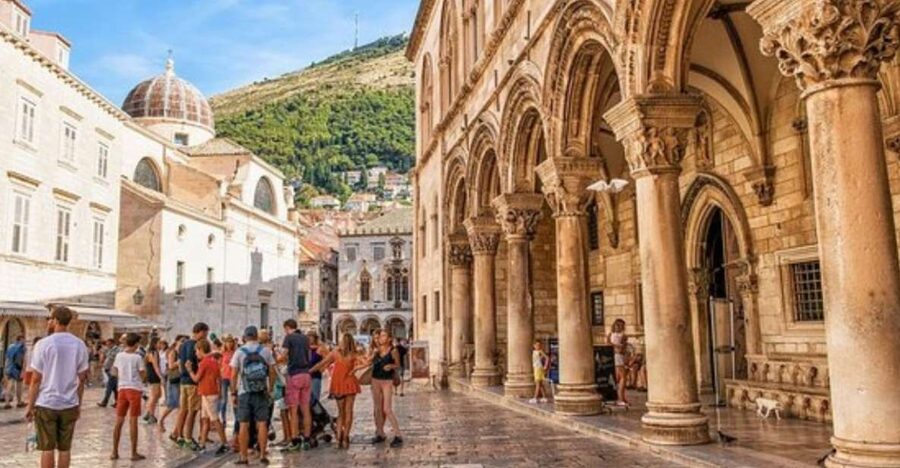 Private Tour: Dubrovnik Highlights Walking Tour - St. Saviour´s Church and the Franciscan Monastery Stop