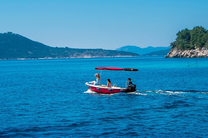 Rent a small boat without skipper - explore the islands and find hidden caves - Key highlights that matter