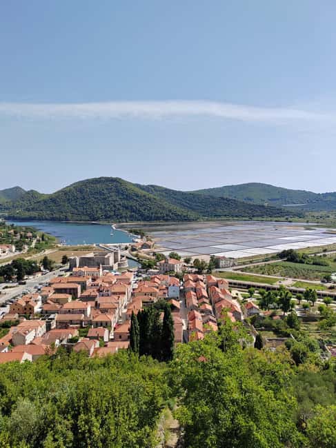 Ston private walking tour with the walls and saltworks visit - Climbing the walls: the central fortress viewpoint