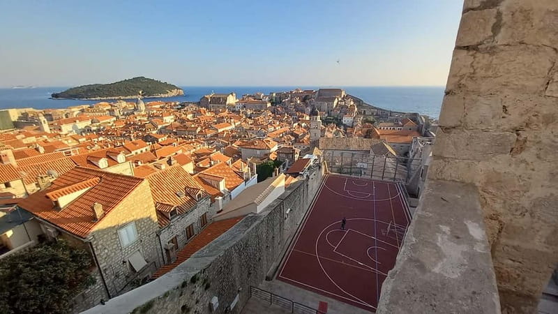Sunset Wall Walk: 75-Minute Guided Tour & Free Exploration - Who should book this wall walk