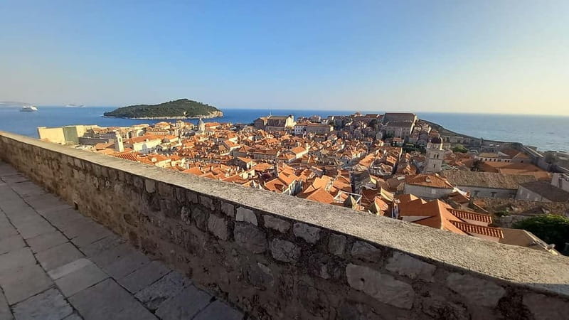 Sunset Wall Walk: 75-Minute Guided Tour & Free Exploration - Smart tips for the stairs, sun, and camera time
